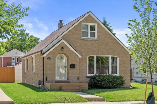 1810 S 53rd St, West Milwaukee, WI, 53214-5415 | Card Image