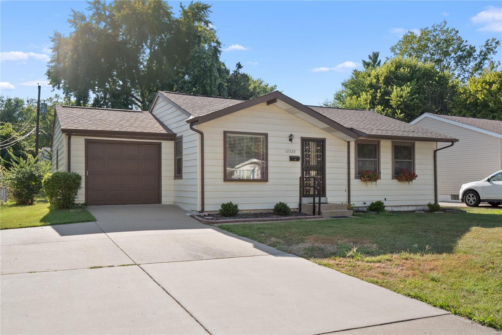 Bennington Pl, Maryland Heights, MO 63043