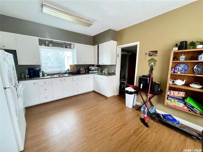 141 Pacific Ave, House other with 3 bedrooms, 2 bathrooms and 2 parking in Kerrobert SK | Image 5