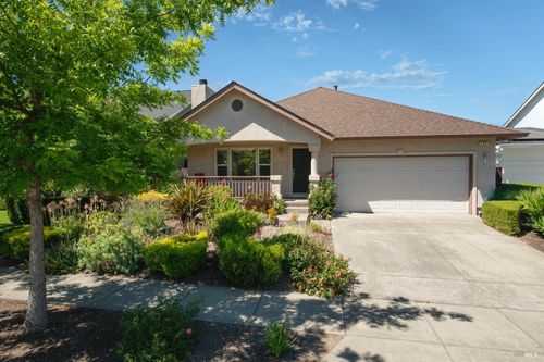 142 Clay Street, Sonoma, CA, 95476 | Card Image