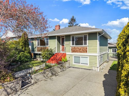 1468 Stroud Rd, Victoria, BC, V8T2K9 | Card Image