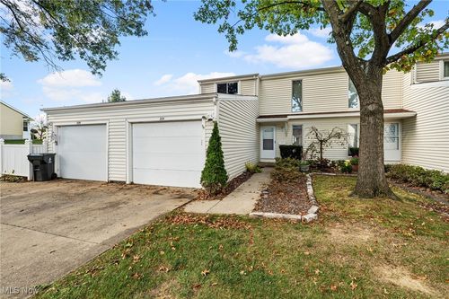 231 Deepwood Dr, Wadsworth, OH, 44281-9440 | Card Image