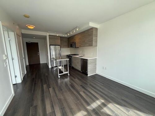 302-200 Nelson'S Cres, New Westminster, BC, V3L0H4 | Card Image