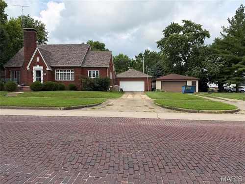 116 S Cedar Street, Nokomis, IL, 62075 | Card Image