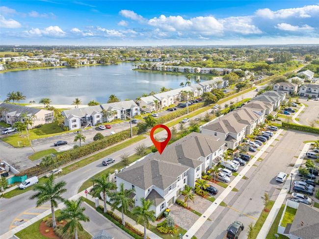 809 Se 16 Th Ct, Townhouse with 3 bedrooms, 3 bathrooms and null parking in Homestead FL | Image 15