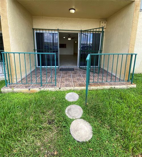 123-4525 W 20th Ave, Hialeah, FL, 33012-2833 | Card Image