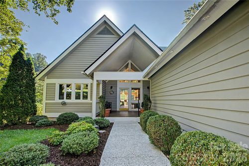 104 Overlook Dr, Flat Rock, NC, 28731-9700 | Card Image