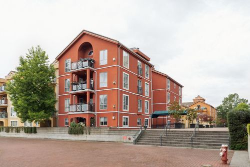 104-6 Renaissance Sq, New Westminster, BC, V3M6N8 | Card Image