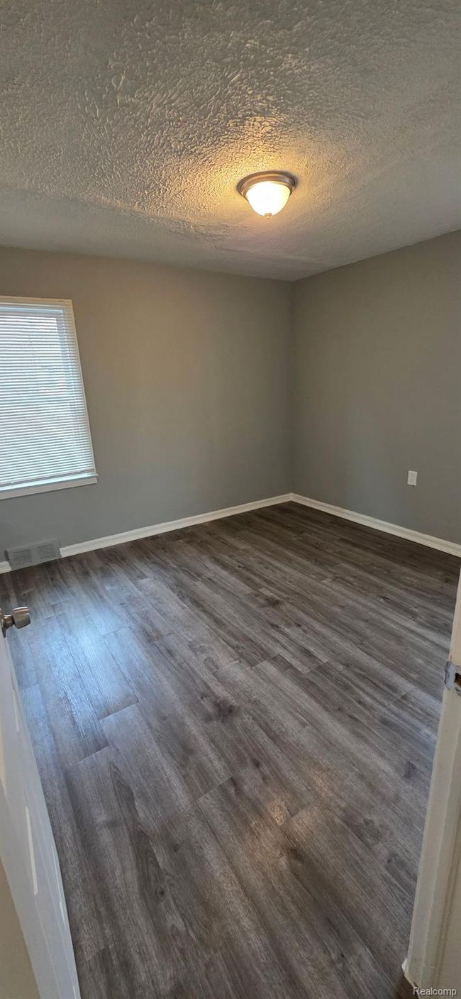 17217 Shaftsbury Ave, House other with 3 bedrooms, 1 bathrooms and null parking in Detroit MI | Image 5