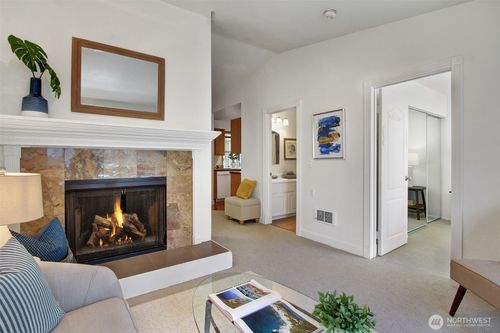 apt-402-9512 1st Ave Ne, Seattle, WA, 98115-2020 | Card Image