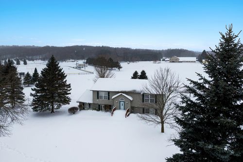 1199 W Intermediate Lake Dr, Central Lake, MI, 49622-8711 | Card Image