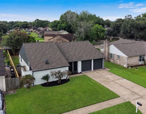9014 Kirkmont Dr, Houston, TX, 77089-1105 | Card Image