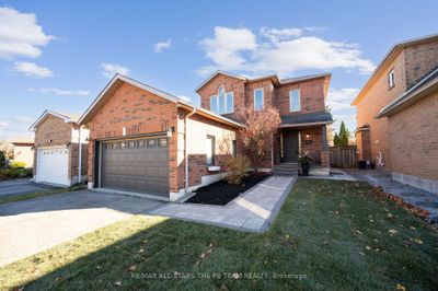 346 Pickering Cres, House other with 4 bedrooms, 4 bathrooms and 6 parking in Newmarket ON | Image 2