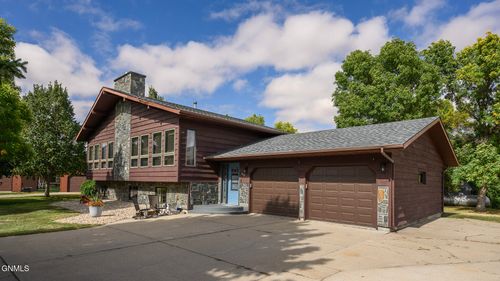 319 5th Avenue Nw, Hazen, ND, 58545 | Card Image