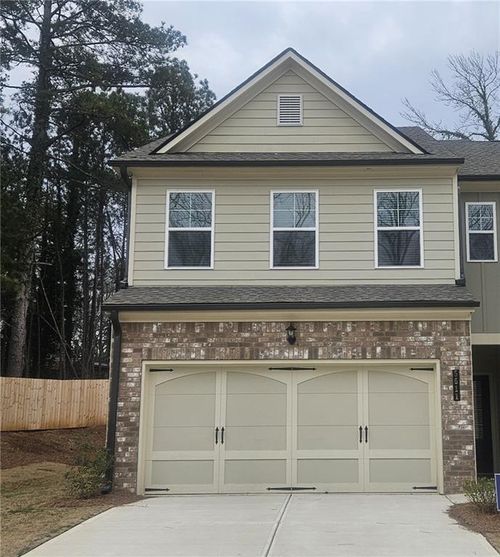5611 Chickory Dr, Flowery Branch, GA, 30542-7207 | Card Image