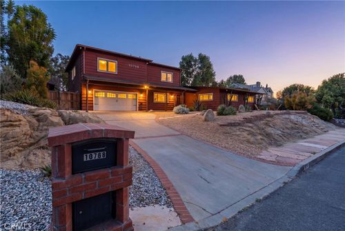 10768 Wheatland Ave, Shadow Hills, CA, 91040-1256 | Card Image