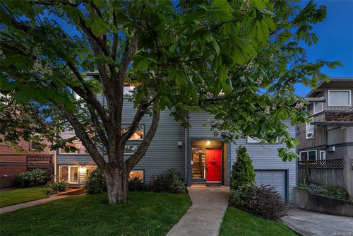 248 Richmond Ave, Victoria, BC, V8S3X8 | Card Image