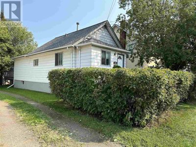 329 High St S, Home with 3 bedrooms, 2 bathrooms and null parking in Thunder Bay ON | Image 2