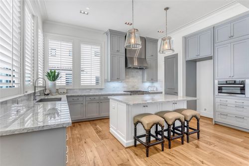 5219 Calle Cordoba Pl, Houston, TX, 77007-1163 | Card Image