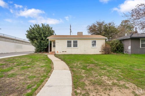 3130 16th St, Bakersfield, CA, 93301-3125 | Card Image