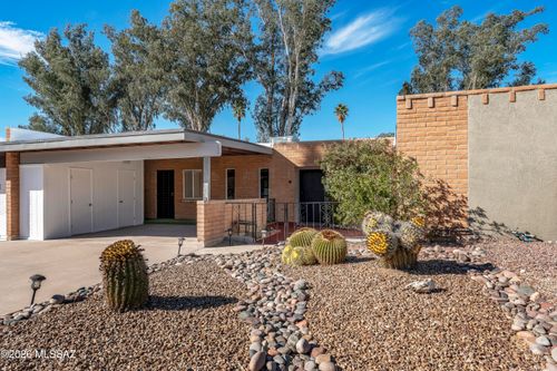 18 W Valle Pl, Tucson, AZ, 85737-7628 | Card Image