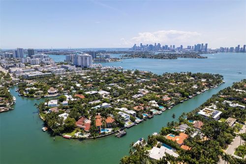 1520 W 22nd St, Miami Beach, FL, 33140-4511 | Card Image