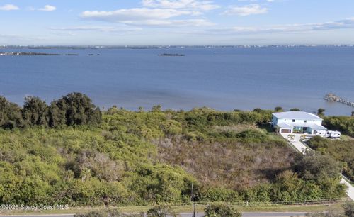 3660 S Courtenay Pkwy, MERRITT ISLAND, FL, 32952 | Card Image