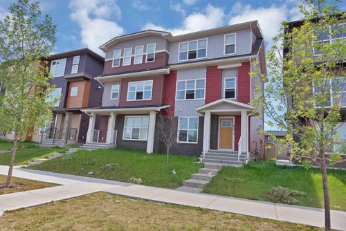 533 Savanna Blvd Ne, Home with 4 bedrooms, 4 bathrooms and 4 parking in Calgary AB | Card Image