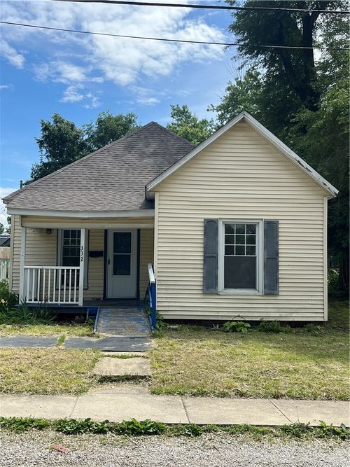 332 W Tyler Ave, Charleston, IL, 61920-1864 | Card Image