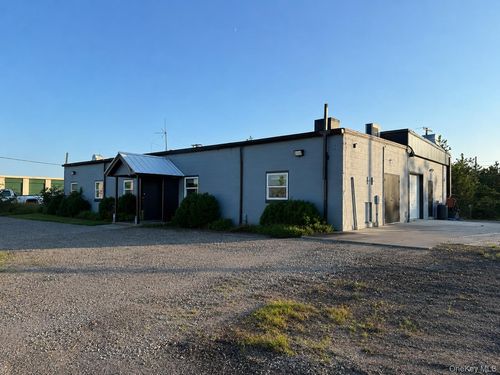 1040-120 N Perimeter Road, Southampton, NY, 11978 | Card Image
