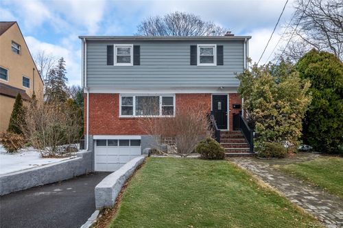 29 Oakdale Ave, New Rochelle, NY, 10801-3623 | Card Image