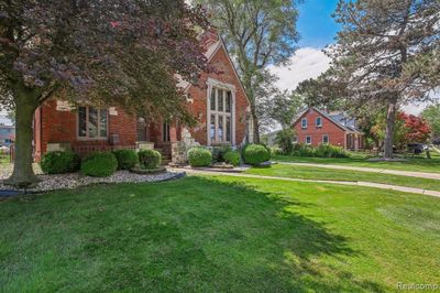 22546 Alexander Street, Home with 5 bedrooms, 2 bathrooms and null parking in St. Clair Shores MI | Image 3