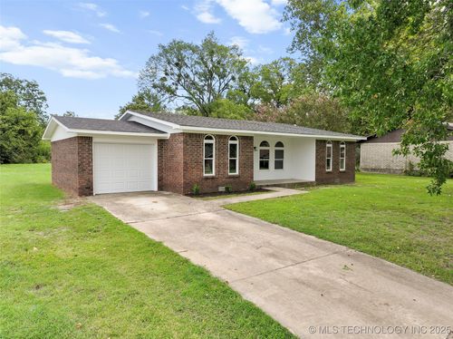 704 Cedar Dr, Madill, OK, 73446-1033 | Card Image