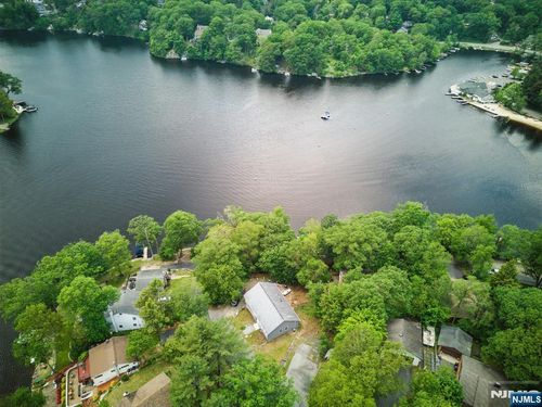 40 Upper Greenwood Lake Rd, Hewitt, NJ, 07421-1524 | Card Image