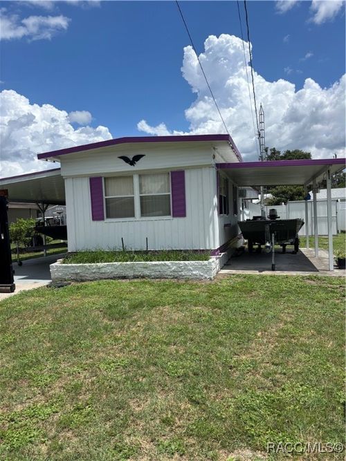 1051 Cr 461, Lake Panasoffkee, FL, 33538-5605 | Card Image