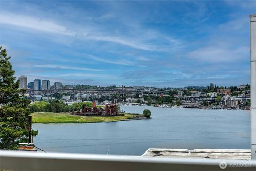 apt-201-2432 Dexter Ave N, Seattle, WA, 98109-5910 | Card Image