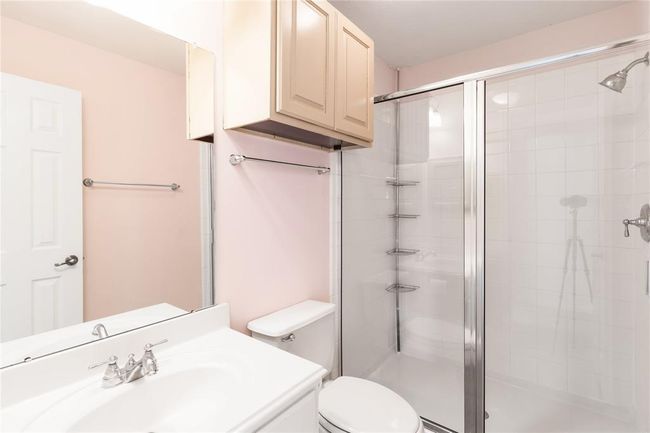 Bathroom with walk-shower | Image 35
