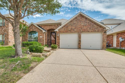 2767 Waterway Dr, Grand Prairie, TX, 75054-7252 | Card Image
