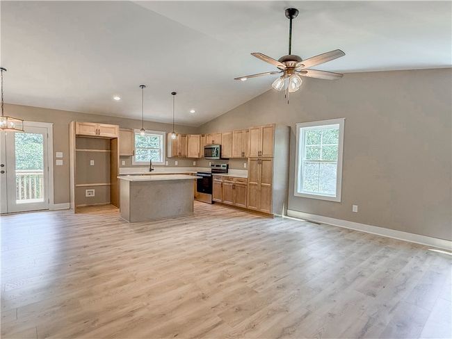 320 Code Cir, House other with 3 bedrooms, 2 bathrooms and null parking in Seneca SC | Image 9