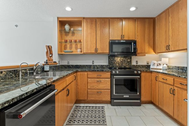 APT-6313 - 7420 Edinborough Way, Condo with 2 bedrooms, 2 bathrooms and null parking in Edina MN | Image 9