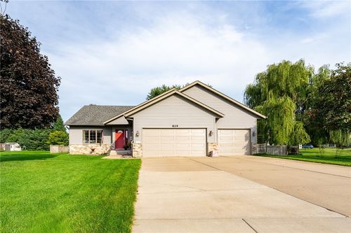829 Bluff View Cir W, Chippewa Falls, WI, 54729-2096 | Card Image
