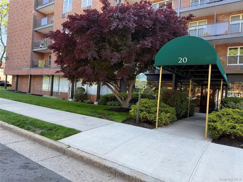 34e-20 Wendell St, Hempstead, NY, 11550-1222 | Card Image