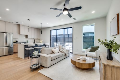 7313 Flyers Way, Dallas, TX, 75201 | Card Image