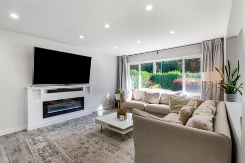 2317 Como Lake Ave, Coquitlam, BC, V3J3R7 | Card Image