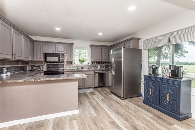 7300 W Line Rd, House other with 3 bedrooms, 2 bathrooms and null parking in Collinsville TX | Image 8