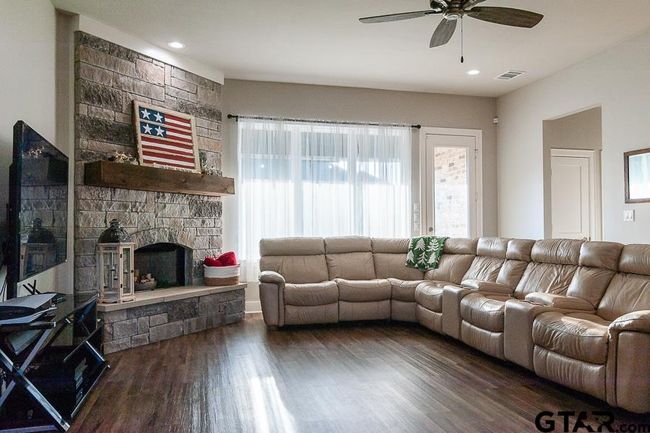 902 Charlie, House other with 3 bedrooms, 2 bathrooms and null parking in Whitehouse TX | Image 4