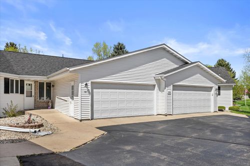 636 Westbury Ln, Delavan, WI, 53115-4338 | Card Image