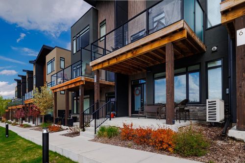 8 Royal Elm Green Nw, Calgary, AB, T3G0G8 | Card Image