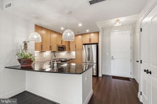 206-8220 Crestwood Heights Dr, MCLEAN, VA, 22102-3122 | Card Image