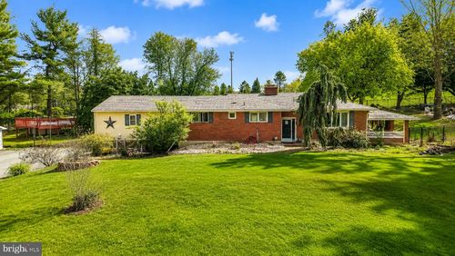 1042 Neffs Laurys Rd, SCHNECKSVILLE, PA, 18078 | Card Image